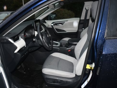 Used 2019 Toyota RAV4 XLE image 8