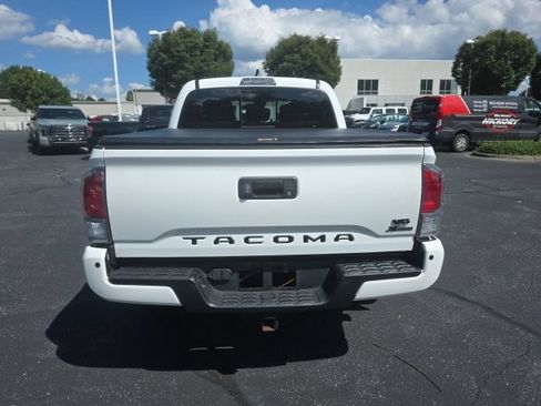 Used 2022 Toyota Tacoma TRD Sport w/ Technology Package AWD/4WD image 8