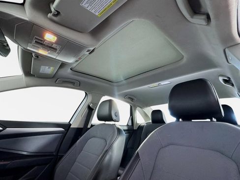 Used 2025 Volkswagen Jetta SE image 15