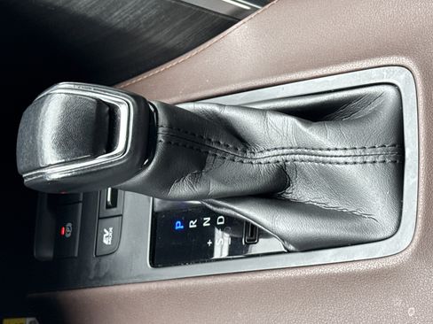 Used 2021 Toyota Venza XLE image 26