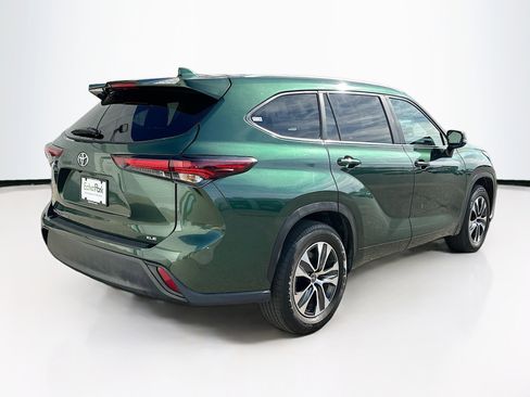 Used 2024 Toyota Highlander XLE image 9