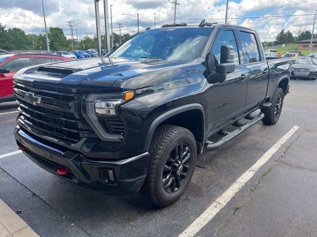 Used 2025 Chevrolet Silverado 2500 LTZ w/ LTZ Plus Package AWD/4WD image 3