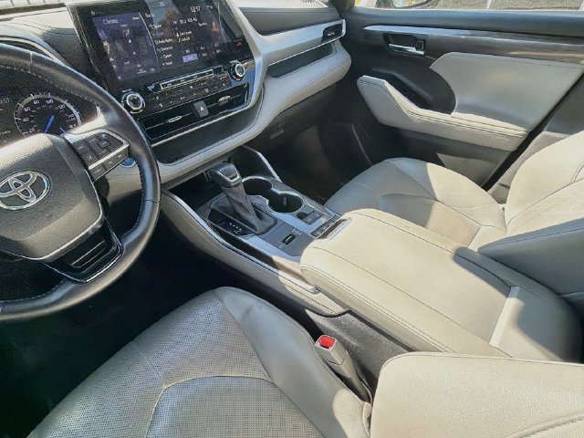 Used 2020 Toyota Highlander Platinum AWD/4WD image 21