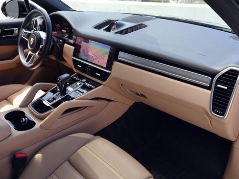 Certified 2023 Porsche Cayenne Platinum Edition AWD/4WD image 25