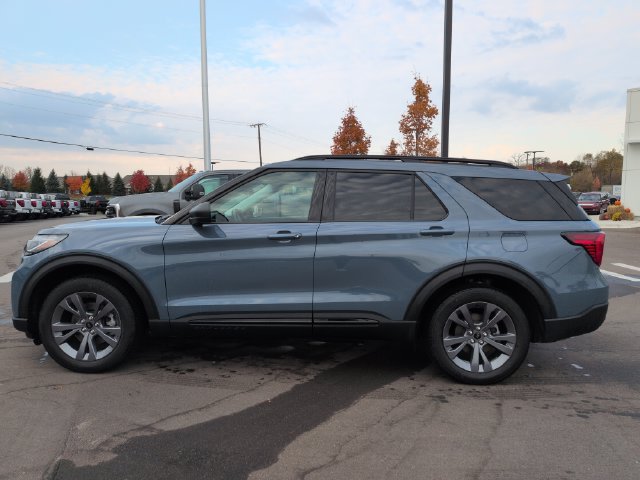 Used 2026 Ford Explorer Active w/ Active Comfort Package AWD/4WD image 2