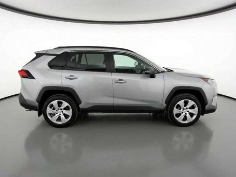 Used 2021 Toyota RAV4 LE image 4