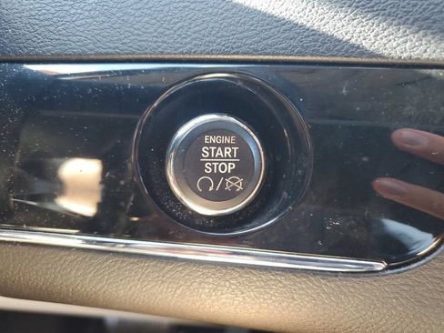 Used 2014 Chrysler Town & Country Touring-L FWD image 22
