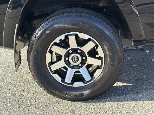 Used 2022 Toyota 4Runner TRD Off-Road AWD/4WD image 19