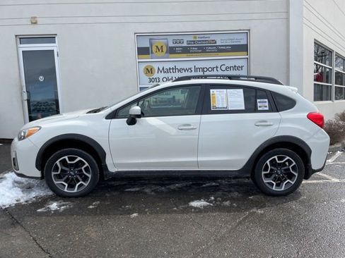 Used 2017 Subaru Crosstrek 2.0i Premium image 2