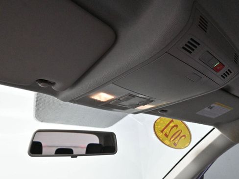 Used 2021 Volkswagen Tiguan S image 23