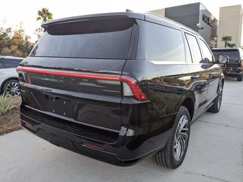 Certified 2025 Lincoln Navigator Reserve image 5