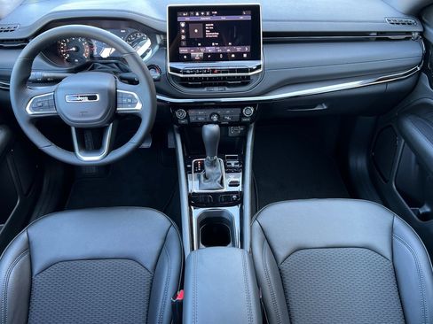 New 2026 Jeep Compass Latitude image 13