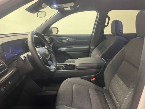 Used 2025 Chevrolet Traverse LT FWD image 19