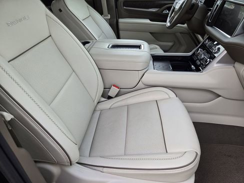 Used 2024 GMC Yukon Denali w/ LPO, Floor Liner Package image 12