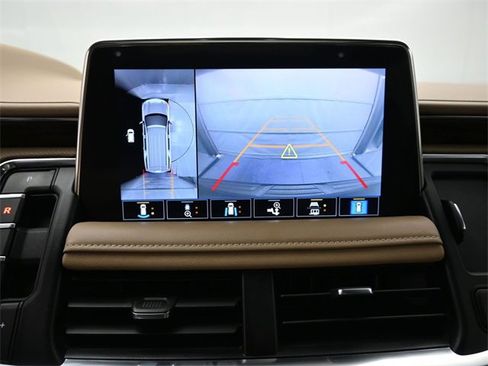 Used 2021 Chevrolet Suburban Premier w/ Premium Package image 4