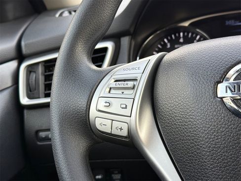 Used 2016 Nissan Rogue SV w/ SV Premium Package image 23