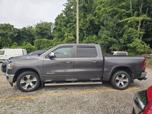 Used 2022 RAM 1500 Laramie AWD/4WD image 2