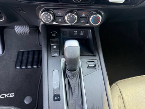 Used 2025 Nissan Kicks SV FWD image 36