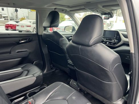Used 2022 Toyota Highlander XLE image 22