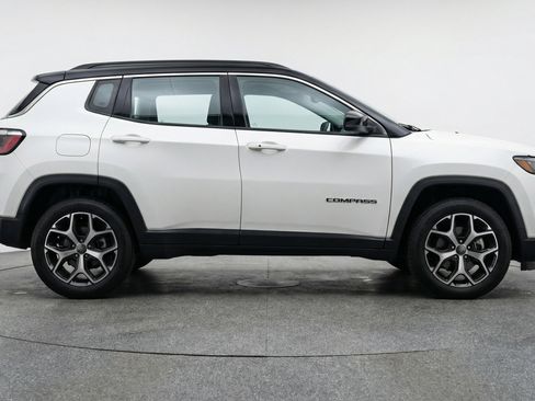 Used 2025 Jeep Compass Limited image 11