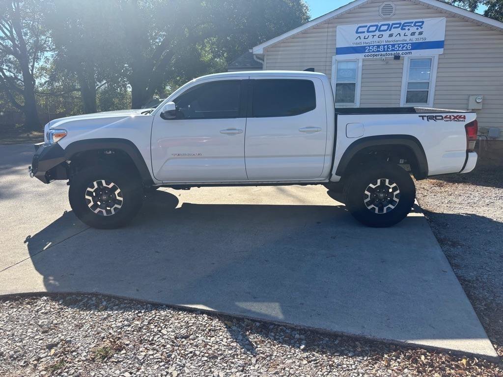Used 2019 Toyota Tacoma TRD Off-Road w/ Technology Package AWD/4WD image 3