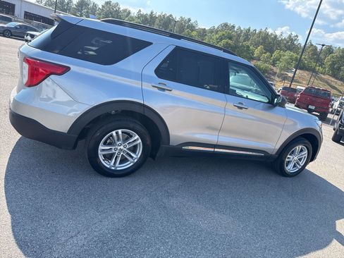 Used 2020 Ford Explorer XLT w/ Equipment Group 202A RWD image 8