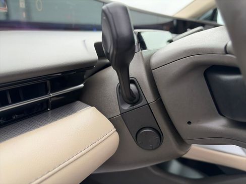 Used 2025 Lincoln Nautilus Premier image 22