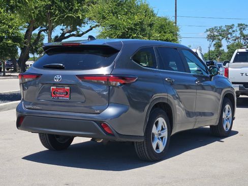 Certified 2025 Toyota Highlander LE FWD image 5