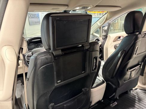 Used 2018 Chrysler Pacifica Touring-L Plus FWD image 10
