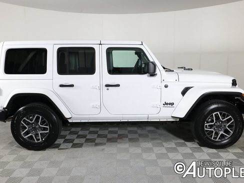 Used 2026 Jeep Wrangler Unlimited Sahara AWD/4WD image 4