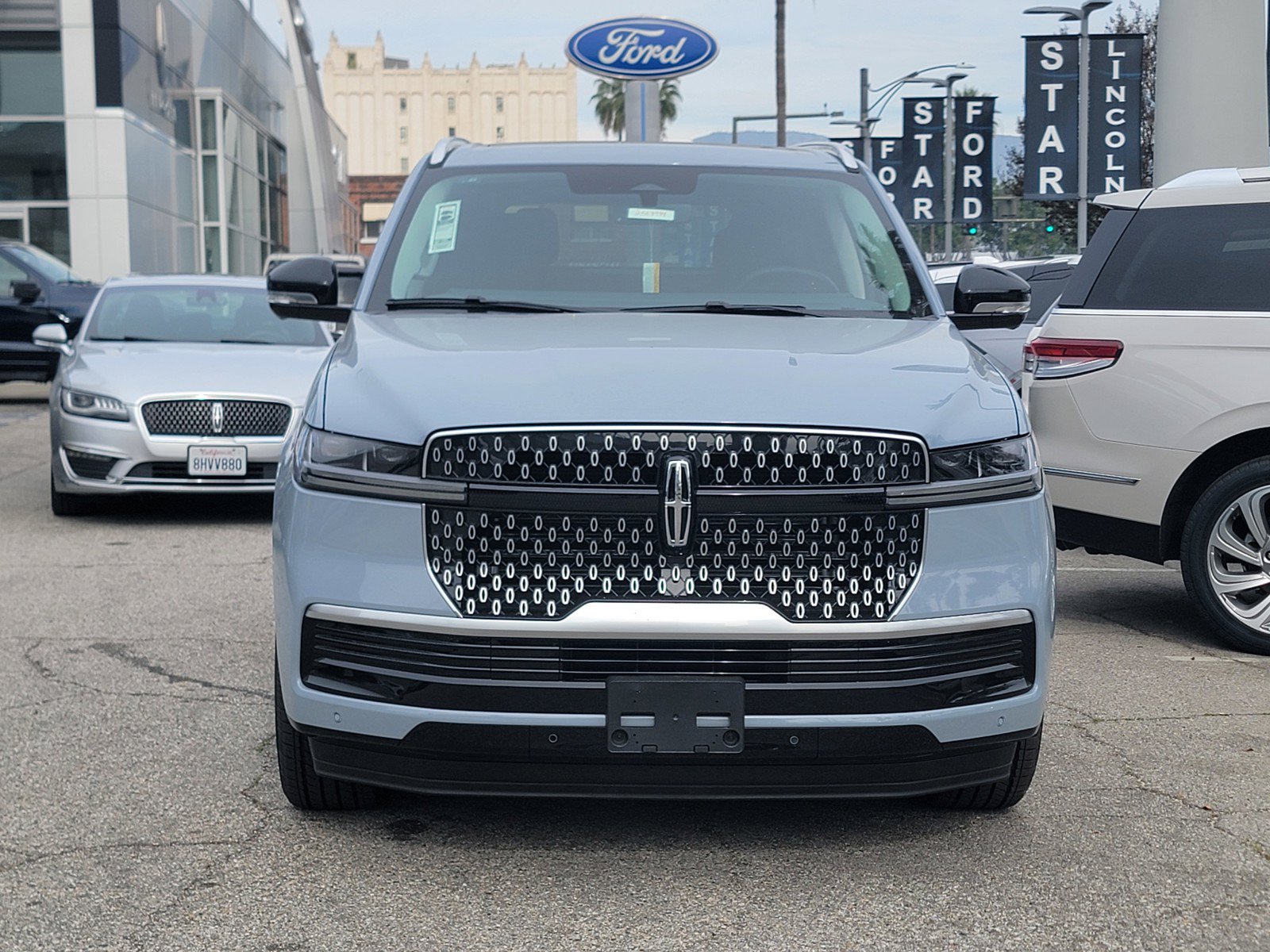 New 2025 Lincoln Navigator Reserve AWD/4WD image 2