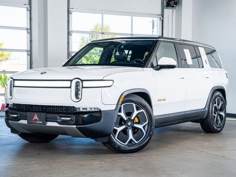 Used 2023 Rivian R1S Adventure image 2