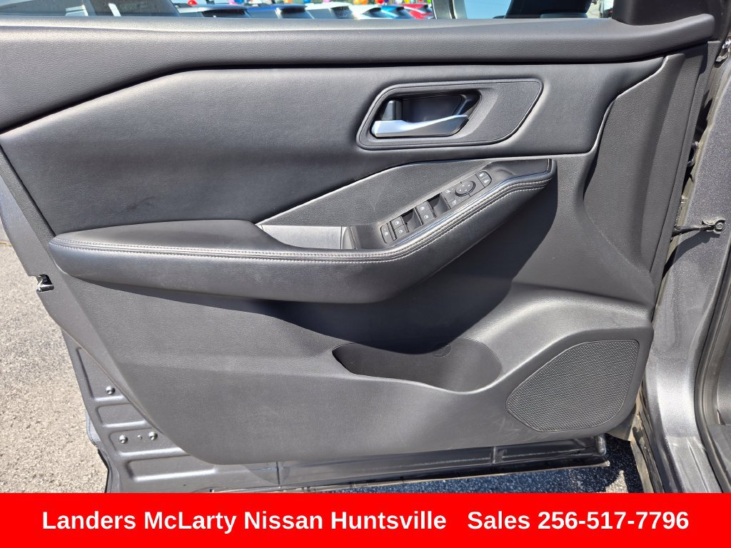 Used 2025 Nissan Rogue SV FWD image 20