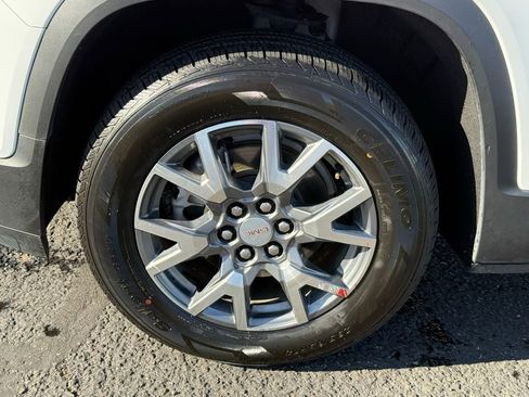 Used 2023 GMC Acadia SLT image 10