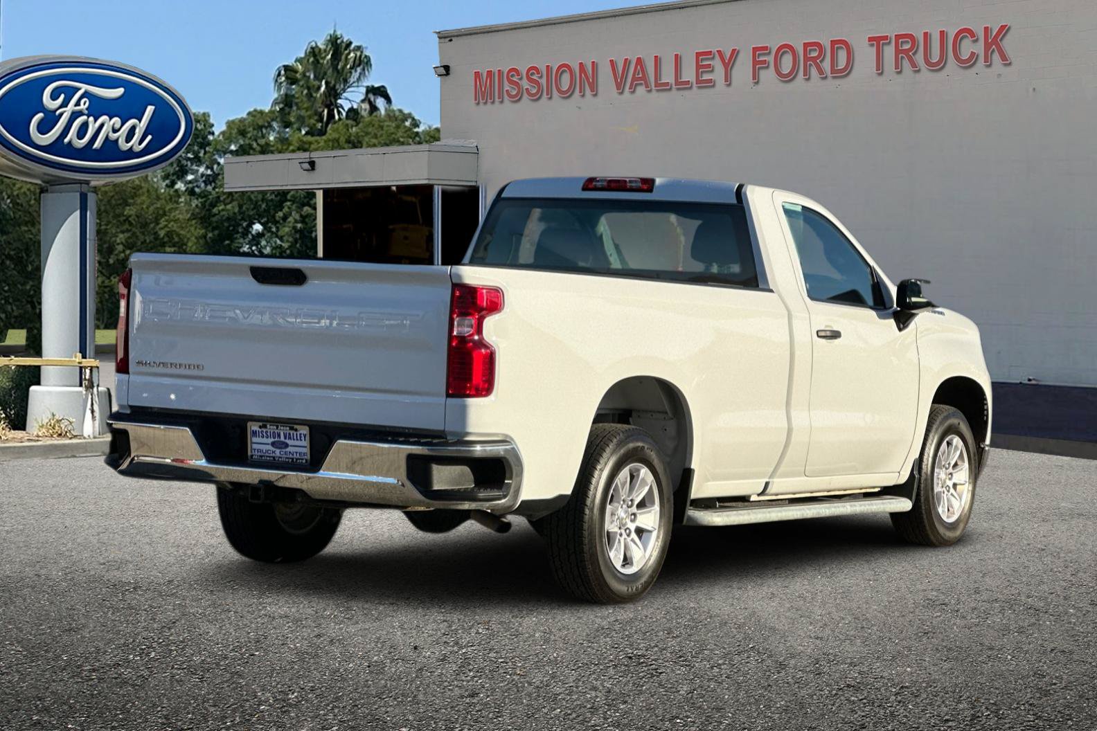 Used 2025 Chevrolet Silverado 1500 W/T RWD image 4