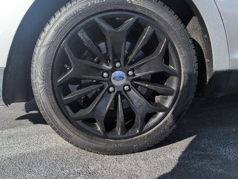 Used 2017 Ford Taurus Limited image 9