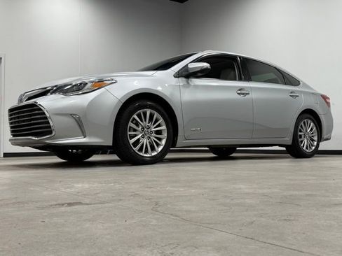 Used 2018 Toyota Avalon Limited image 5