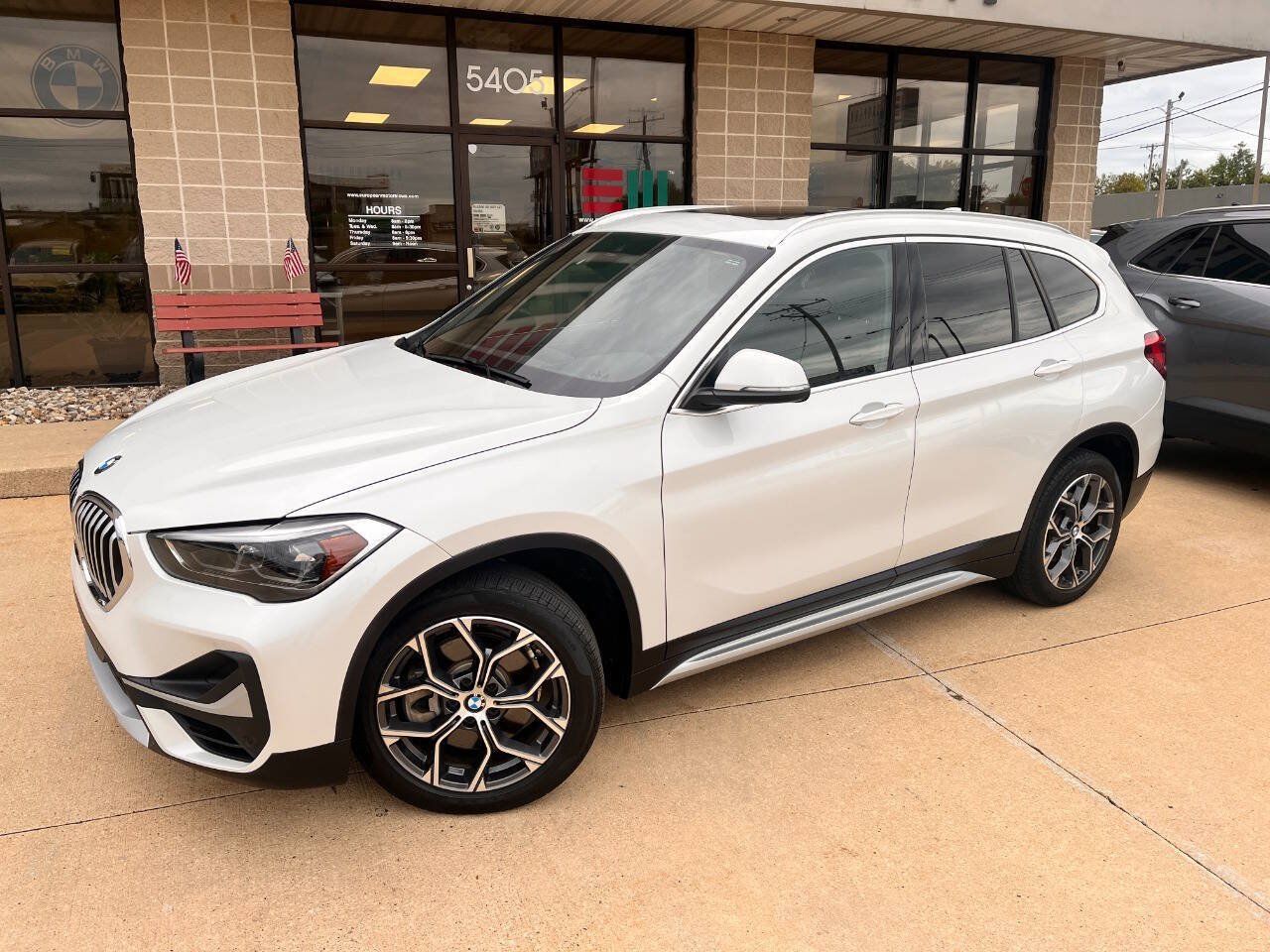 Used 2022 BMW X1 xDrive28i w/ Premium Package AWD/4WD image 2