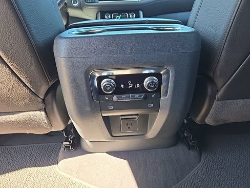 Used 2022 GMC Yukon Denali AWD/4WD image 16