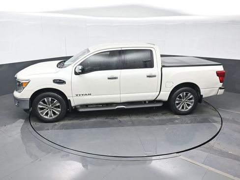 Used 2017 Nissan Titan SL image 18