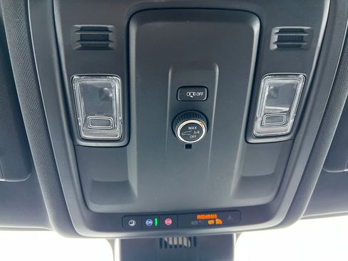 Used 2025 Chevrolet Tahoe LT image 33