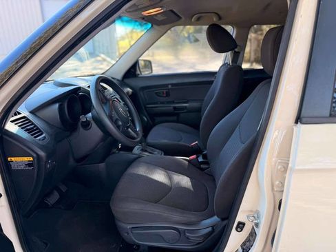 Used 2013 Kia Soul FWD image 8