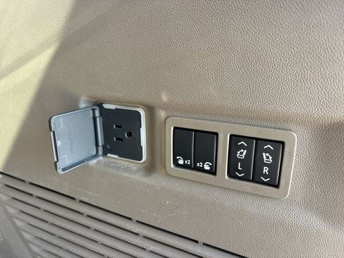 Used 2023 GMC Yukon XL Denali w/ LPO, Floor Liner Package AWD/4WD image 7