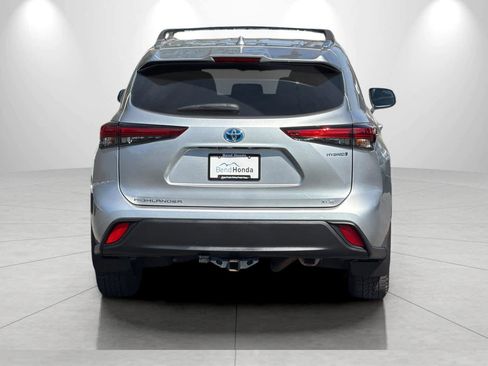 Used 2020 Toyota Highlander XLE AWD/4WD image 7