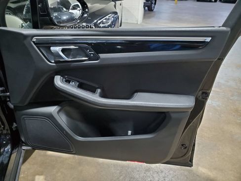 Used 2018 Porsche Macan AWD/4WD image 16