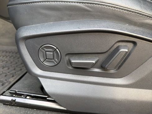 Used 2019 Audi Q8 Premium w/ Convenience Package image 11