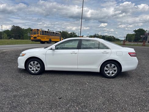 Used 2010 Toyota Camry image 10