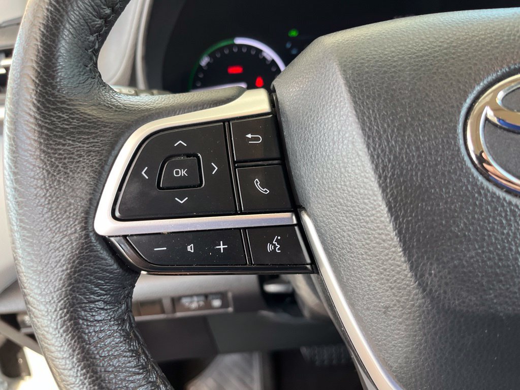 Used 2025 Toyota Sienna XLE FWD image 21