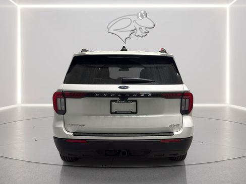 Used 2025 Ford Explorer Active image 5