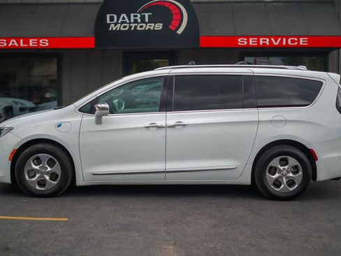 Used 2018 Chrysler Pacifica Limited w/ Advanced Safetytec Group image 4